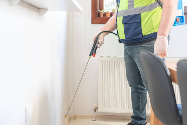 Best Best Pest Control Companies  in St Francis, WI